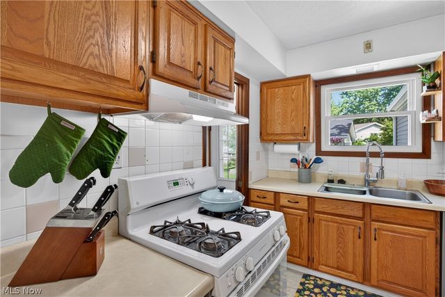 35577 Freed Drive, Eastlake, OH 44095