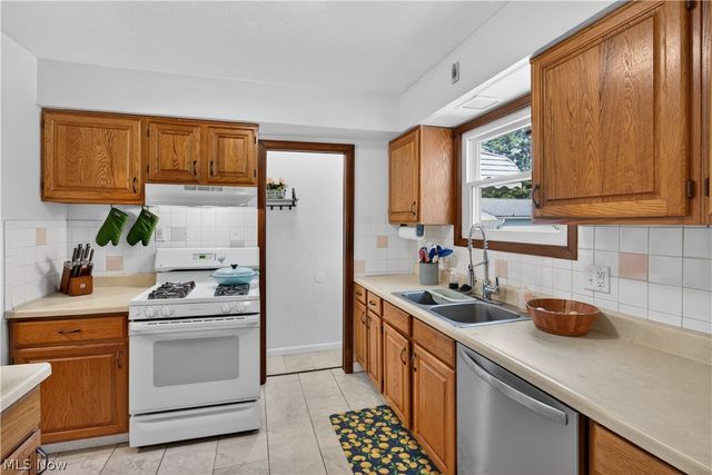 35577 Freed Drive, Eastlake, OH 44095