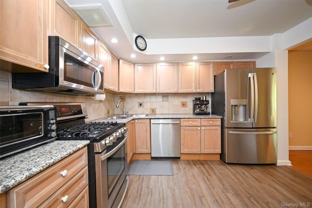 71-21 163rd Street 3202, Fresh Meadows, NY 11365