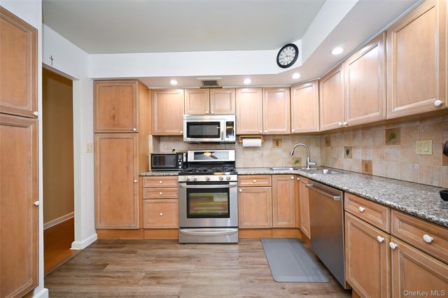 71-21 163rd Street 3202, Fresh Meadows, NY 11365
