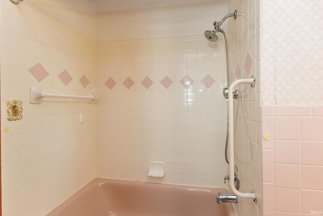 3905 N Lanewood Drive, Muncie, IN 47304
