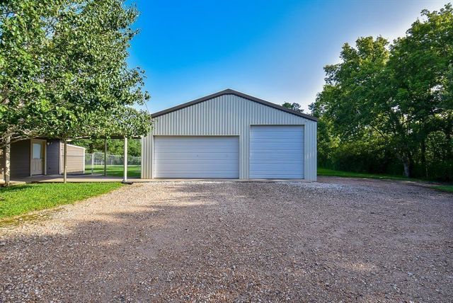 2811 County Road 64, Rosharon, TX 77583