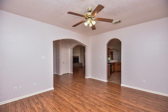 2811 County Road 64, Rosharon, TX 77583