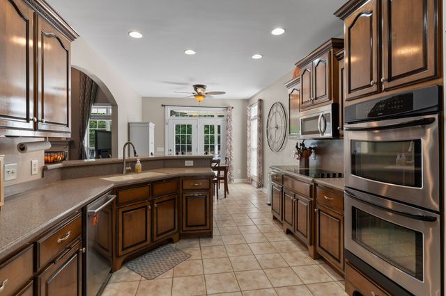 1131 Kacie Dr, Pleasant View, TN 37146