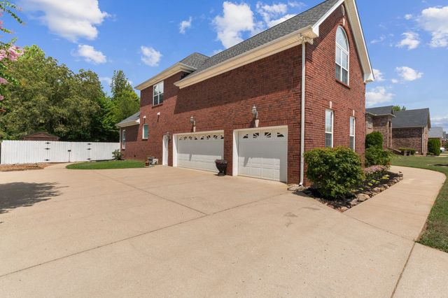 1131 Kacie Dr, Pleasant View, TN 37146