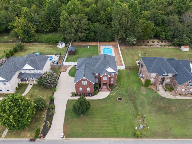 1131 Kacie Dr, Pleasant View, TN 37146