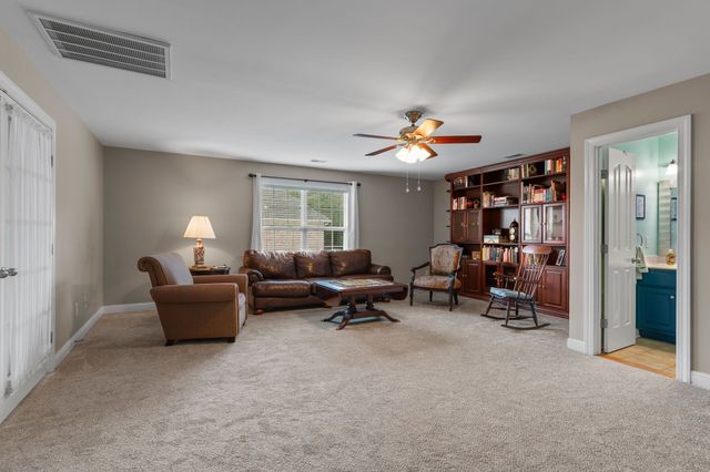 1131 Kacie Dr, Pleasant View, TN 37146