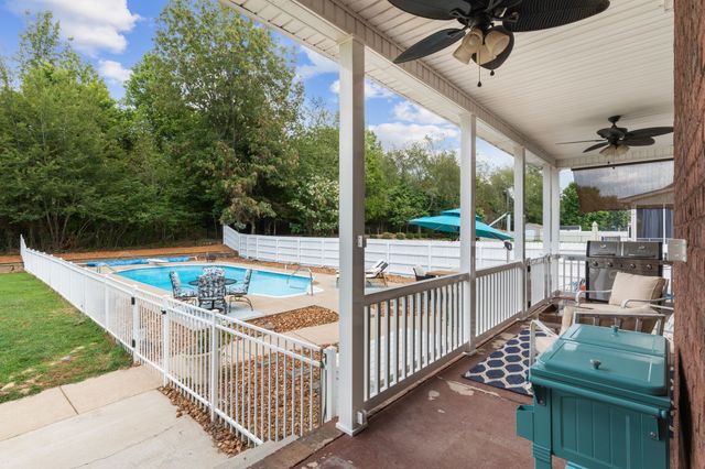 1131 Kacie Dr, Pleasant View, TN 37146