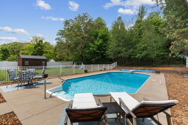 1131 Kacie Dr, Pleasant View, TN 37146