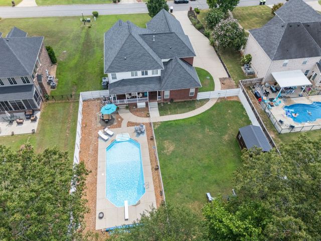 1131 Kacie Dr, Pleasant View, TN 37146