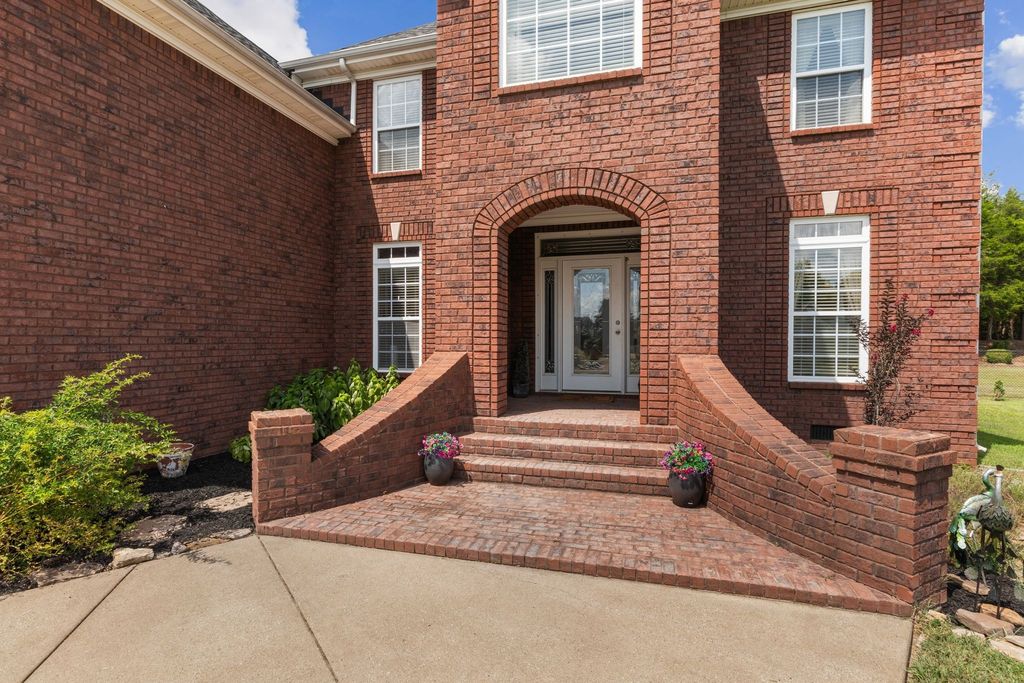 1131 Kacie Dr, Pleasant View, TN 37146