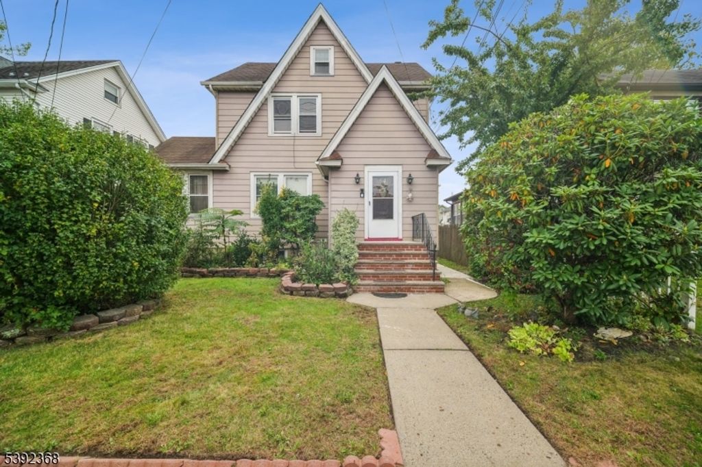 54 W Colfax Ave, Roselle Park Boro, NJ 07204