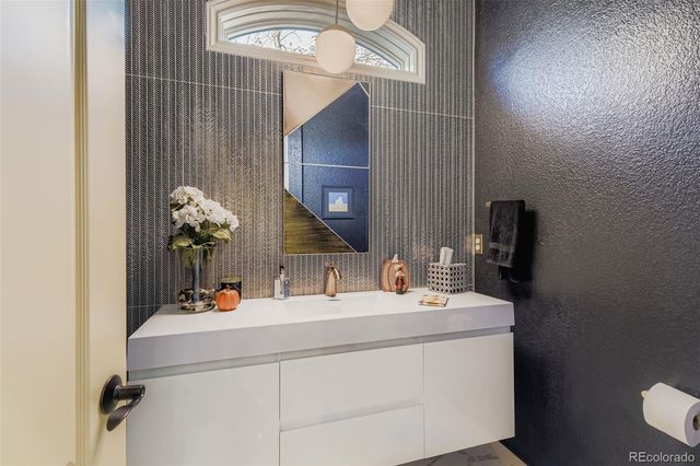 9410 S Silent Hills Drive, Lone Tree, CO 80124