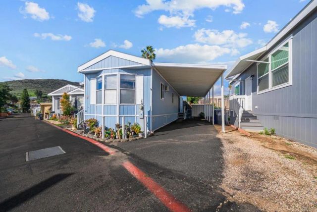 12044 Royal SPC 18, El Cajon, CA 92021
