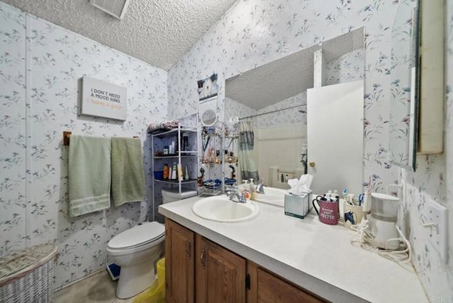 12044 Royal SPC 18, El Cajon, CA 92021
