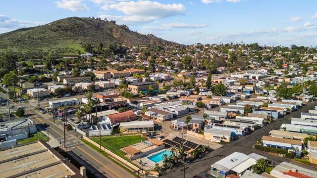 12044 Royal SPC 18, El Cajon, CA 92021