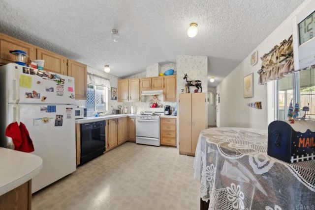 12044 Royal SPC 18, El Cajon, CA 92021