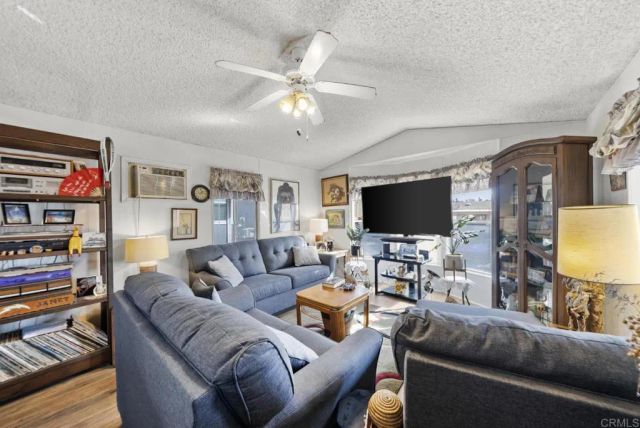 12044 Royal SPC 18, El Cajon, CA 92021