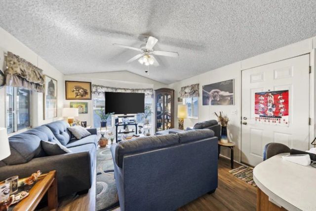 12044 Royal SPC 18, El Cajon, CA 92021