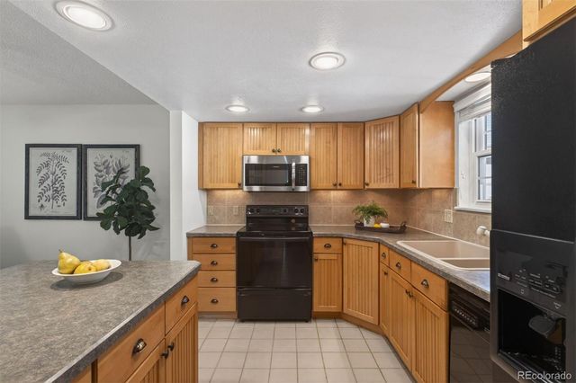 2558 S Vaughn Way D, Aurora, CO 80014