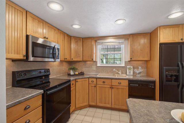 2558 S Vaughn Way D, Aurora, CO 80014