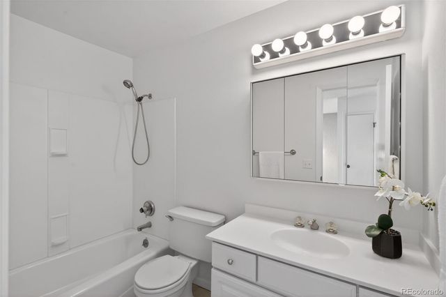 2558 S Vaughn Way D, Aurora, CO 80014