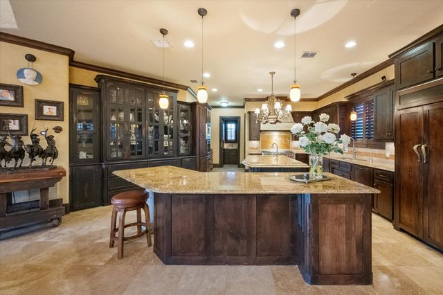 2 Park Row Court, Pantego, TX 76013