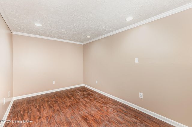 3700 Canopus Ct, Louisville, KY 40219