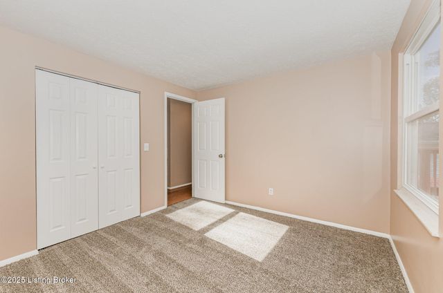 3700 Canopus Ct, Louisville, KY 40219