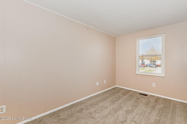 3700 Canopus Ct, Louisville, KY 40219