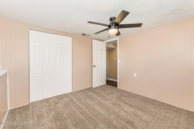 3700 Canopus Ct, Louisville, KY 40219