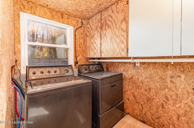 3700 Canopus Ct, Louisville, KY 40219