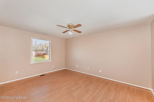 3700 Canopus Ct, Louisville, KY 40219