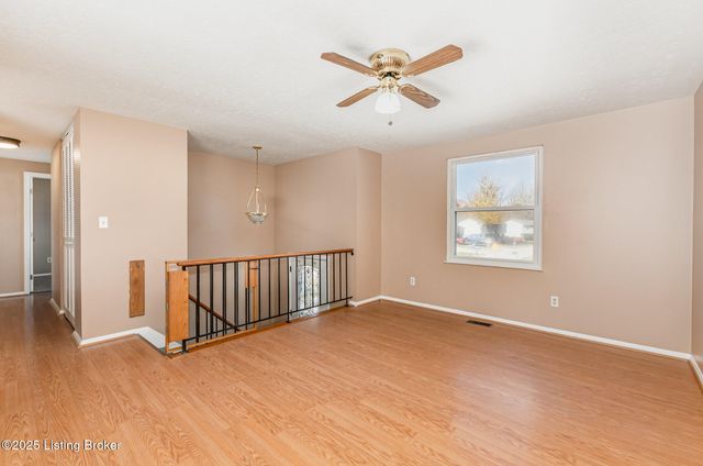 3700 Canopus Ct, Louisville, KY 40219