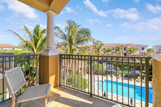 703 Del Sol Cir 703, Tequesta, FL 33469