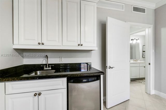 703 Del Sol Cir 703, Tequesta, FL 33469