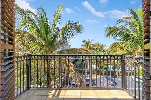 703 Del Sol Cir 703, Tequesta, FL 33469