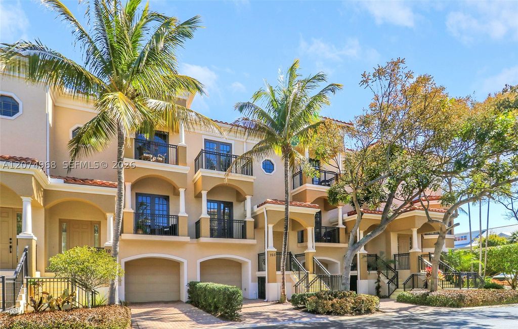 703 Del Sol Cir 703, Tequesta, FL 33469