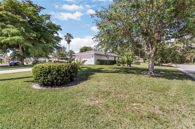 4472 Beechwood Lake DR, Naples, FL 34112