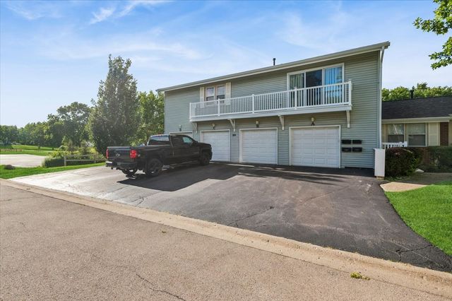 185 College Drive B, Bloomingdale, IL 60108