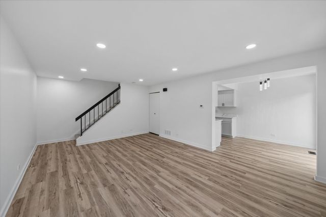 185 College Drive B, Bloomingdale, IL 60108