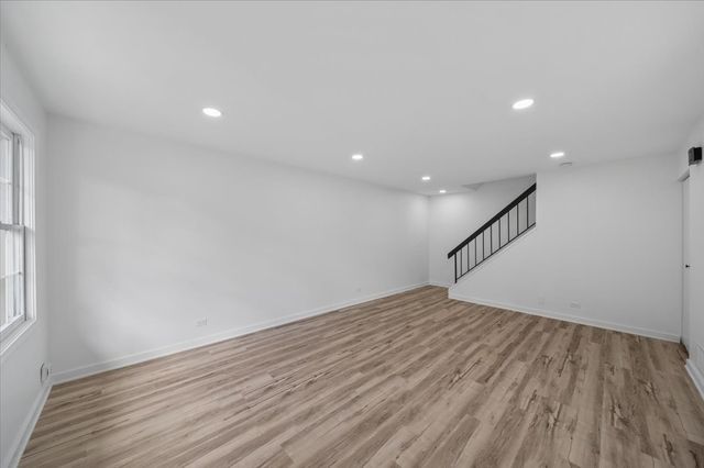 185 College Drive B, Bloomingdale, IL 60108