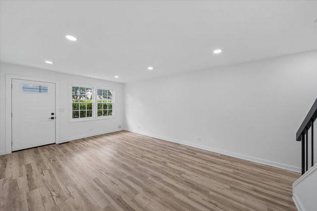 185 College Drive B, Bloomingdale, IL 60108