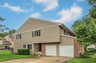 136 Windwood Court 31, Buffalo Grove, IL 60089