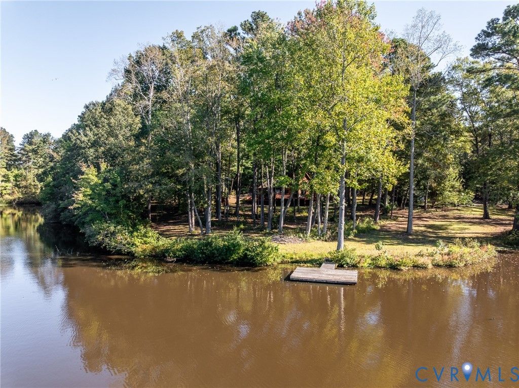 7399 Club Dr, New Kent, VA 23141