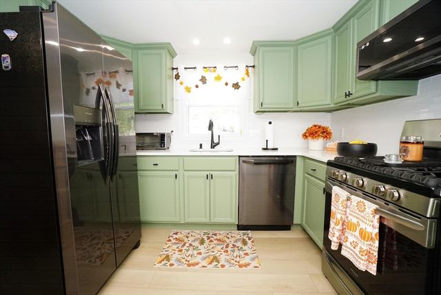 1042 Chandler St, Tewksbury, MA 01876