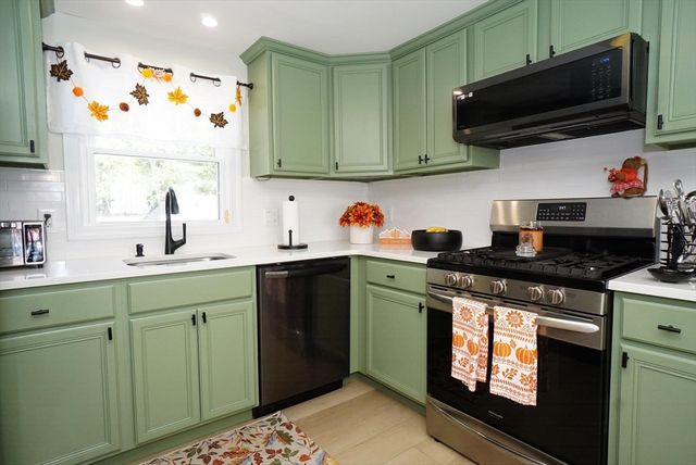 1042 Chandler St, Tewksbury, MA 01876