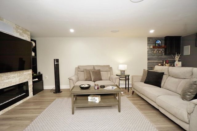 1042 Chandler St, Tewksbury, MA 01876