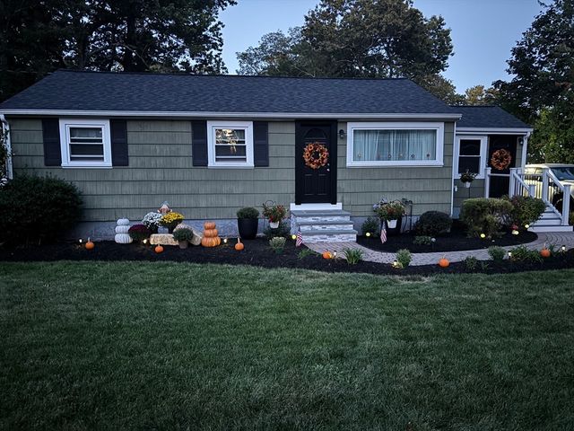 1042 Chandler St, Tewksbury, MA 01876