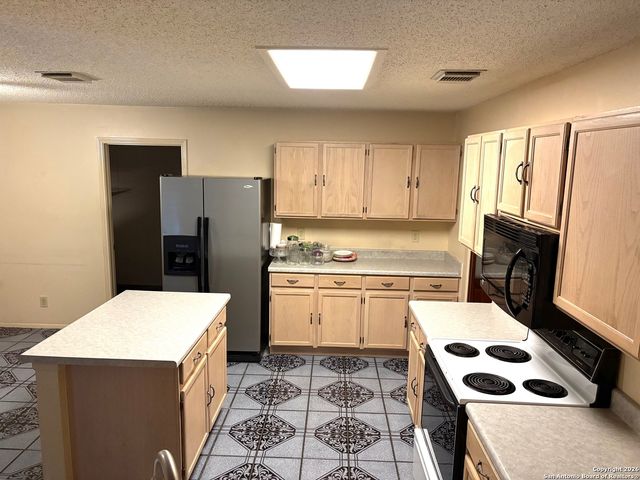 7501 Avery, Live Oak, TX 78233